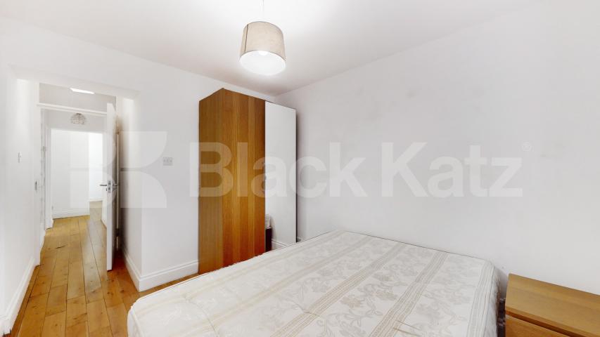 Stylish 3 Bedroom Flat on Quiet Residential Street Rochester Road, Camden